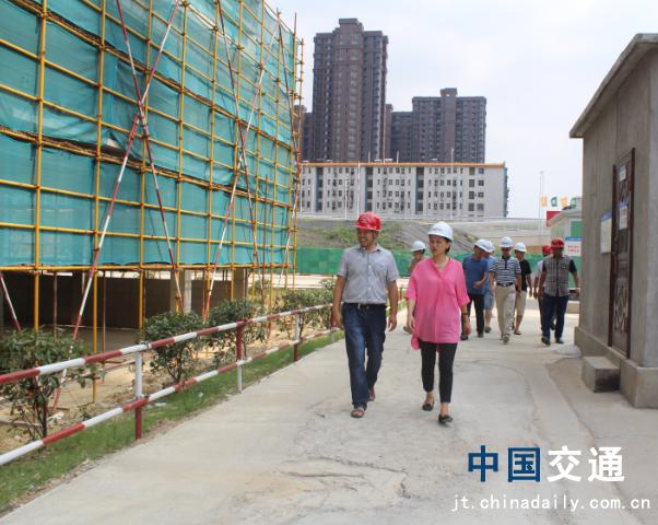 南昌市質(zhì)監(jiān)站領(lǐng)導(dǎo)蒞臨象湖隧道、九洲高架安置房項(xiàng)目檢查指導(dǎo)工作
