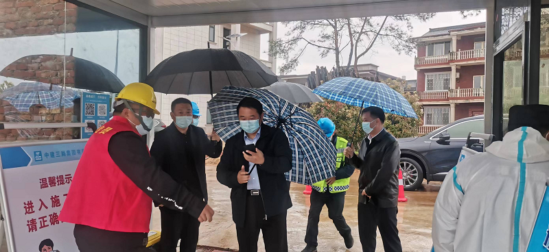 集團(tuán)公司黨委委員、副總經(jīng)理羅輝赴西二環(huán)高速項(xiàng)目檢查疫情防控及項(xiàng)目推進(jìn)工作